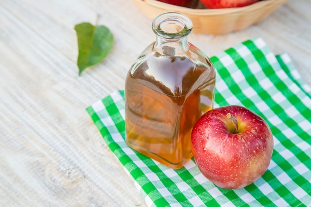 Apple-ciderazijn in een fles