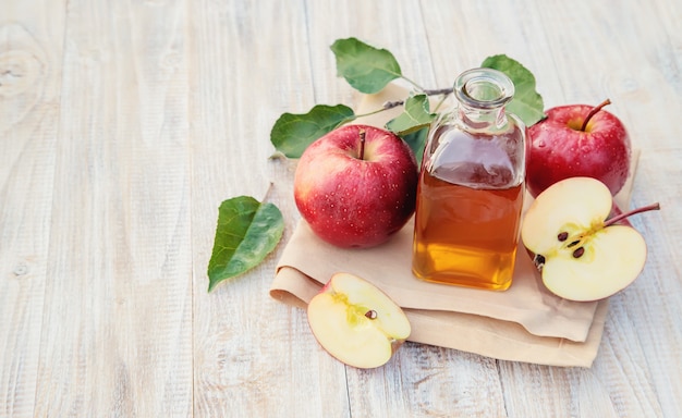 Apple-ciderazijn in een fles