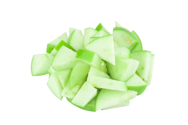 Кусок зеленого яблока, изолированные на белом фоне