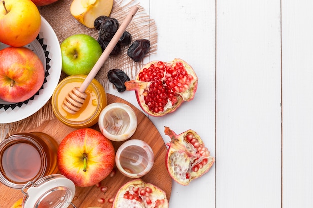 Apple and honey, traditional food of jewish New Year