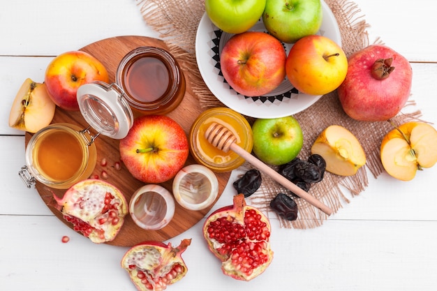 Apple and honey, traditional food of jewish New Year