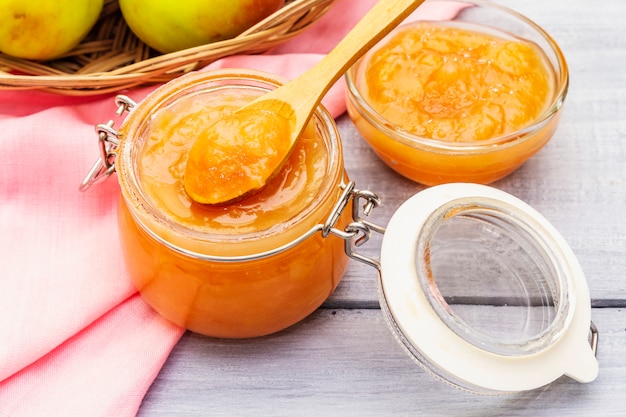 Photo apple jam, confiture, chutney in a glass jar