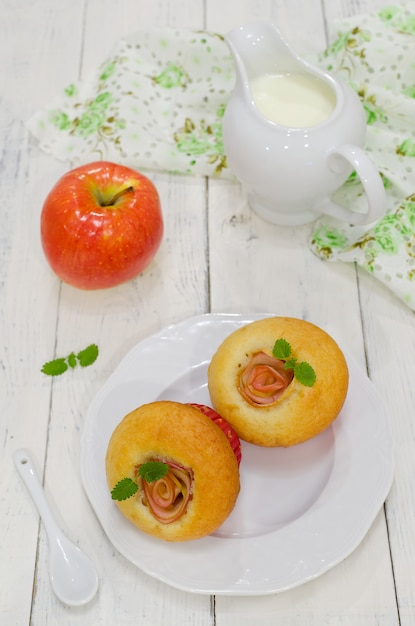 Apple muffins with fresh apples