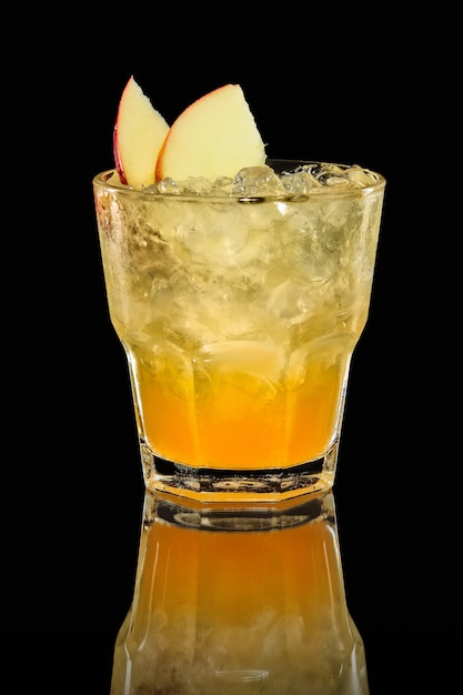 Яблочно-апельсиновый ледяной напиток