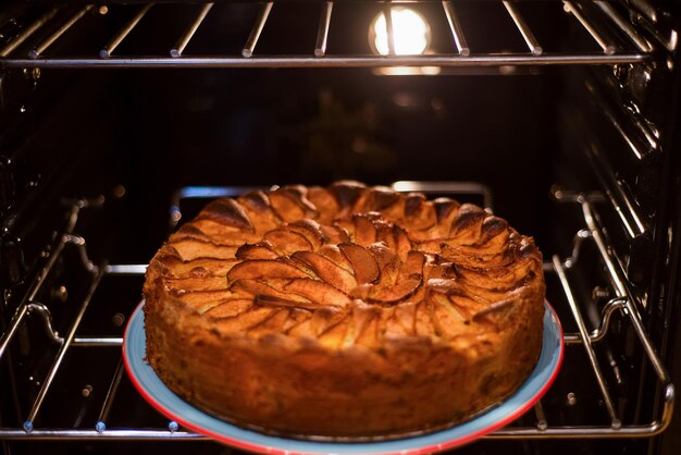 Foto torta di mele al forno torta di mele tradizionale francese al forno