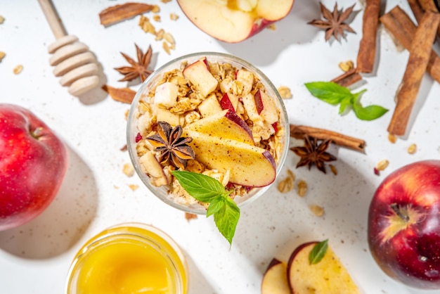 Torta di mele muesli dessert a strati