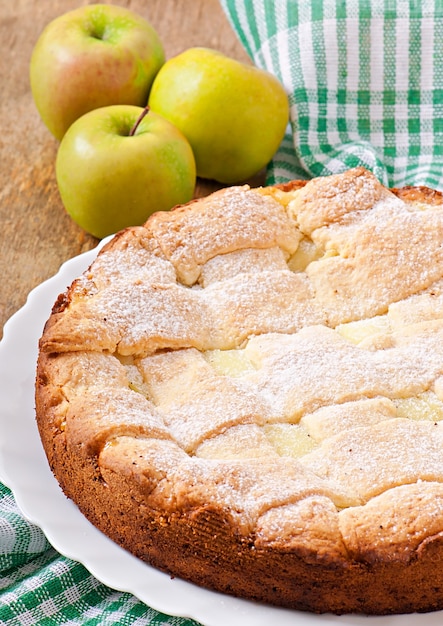 Apple pie with custard