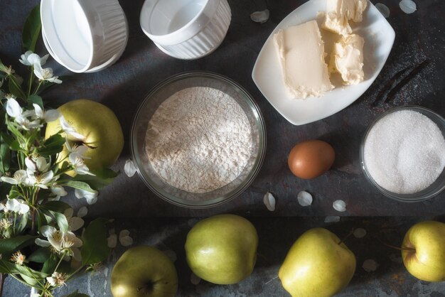 Foto farina di mele zucchero per la tarta di mele tatena orizzontale