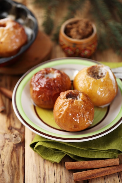 Apples with cinnamon and cane sugar