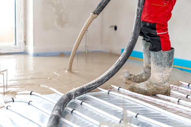 Application of concrete on the floor on underfloor heating