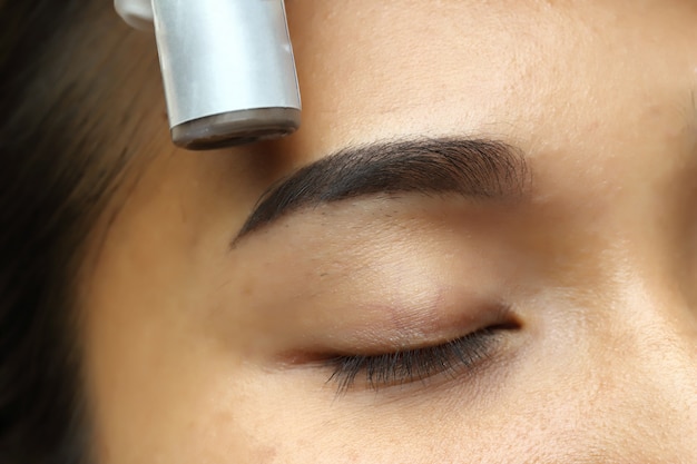 Tottoo Microblading 영구적 인 적용은 Eyebrown에 구성합니다