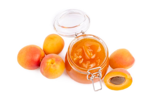 Photo apricot fruits and apricot jam