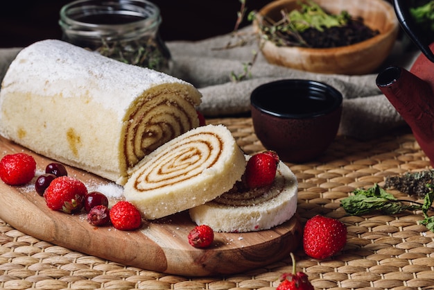 Rotolo ripieno di pasta di albicocche