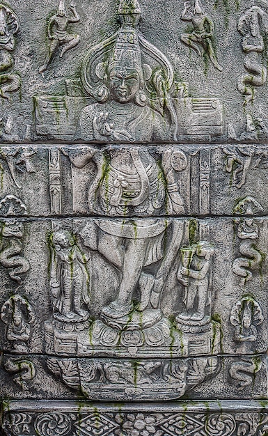 Photo apsara decoration on old stone wall.