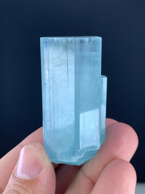 Photo aquamarine var beryl crystal mineral specimen from skardu pakistan