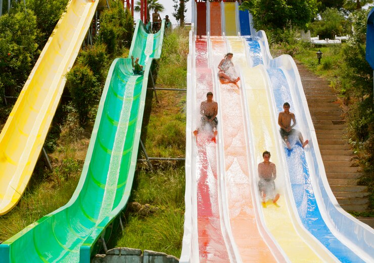 Aquapark-constructies in zwembad