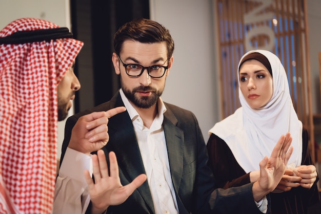 Arab couple at reception of therapist argues