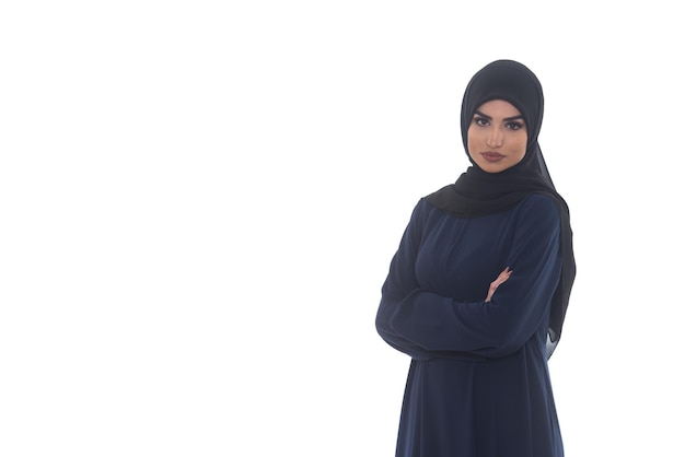 アラブのサウジ女性半身ポーズ自信を持って