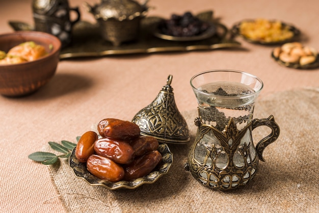 Foto concetto di cibo arabo per il ramadan