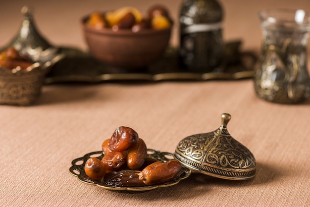 Photo arabic food for ramadan with dates