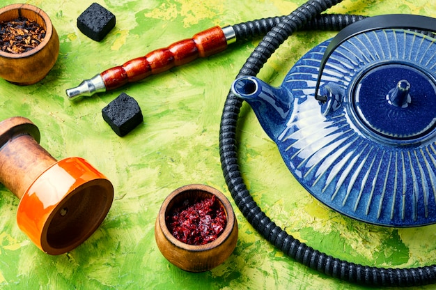 Photo arabic shisha with teakettle