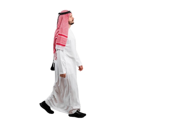 Arabische man geïsoleerde witte achtergrond in klederdracht Klaar voor knippen en bewerken