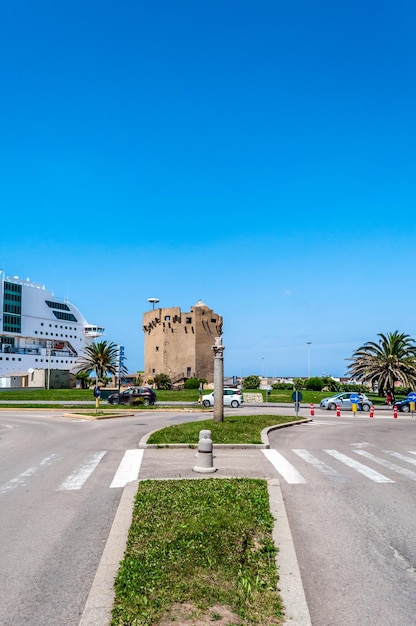 Aragonese toren in de stad Porto Torres