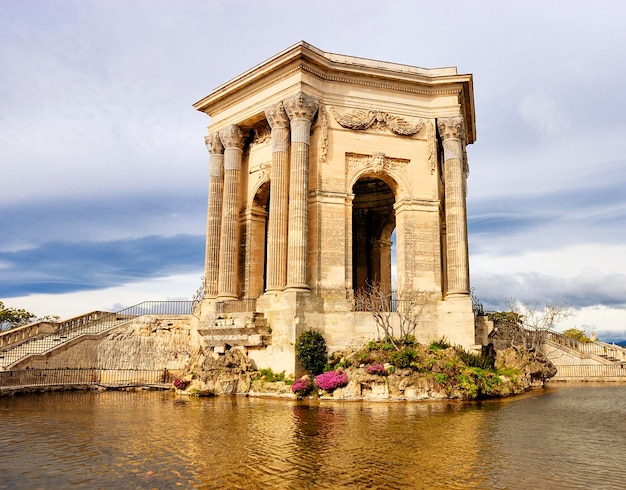 Foto arc de triomphe in peyrou tuin montpellier