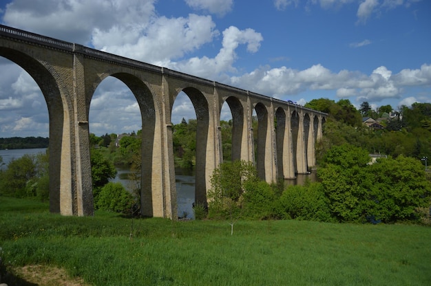 Arch bridge against sky