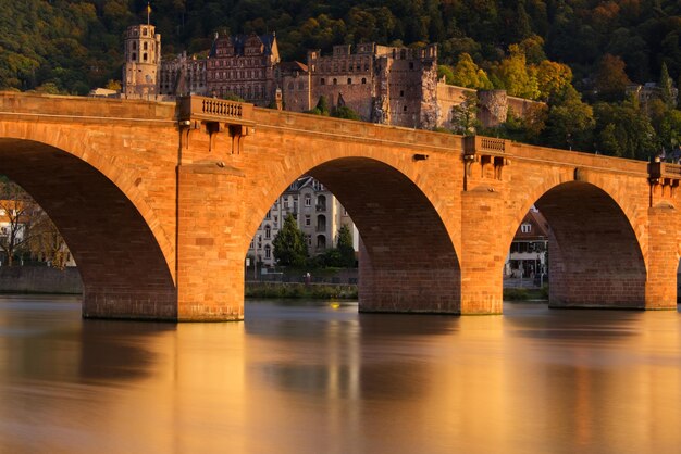 Foto ponte ad arco e castello di heidelbergriver neckar