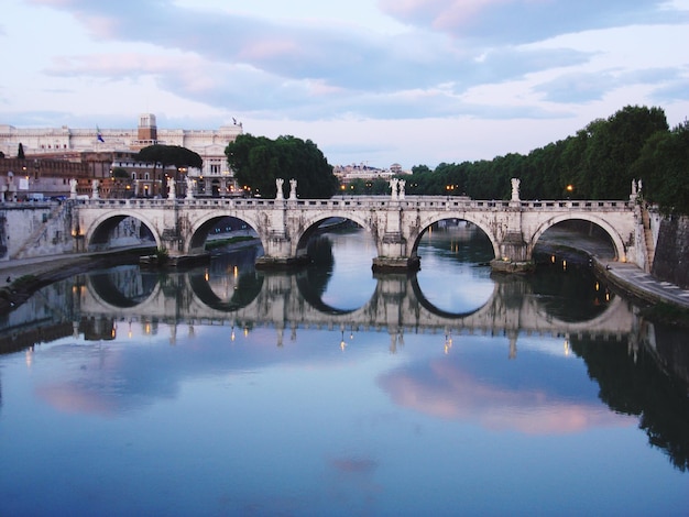 Photo arch bridge over river against sky at sunset