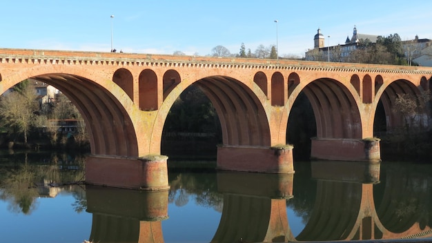 Photo arch bridge over river against sky