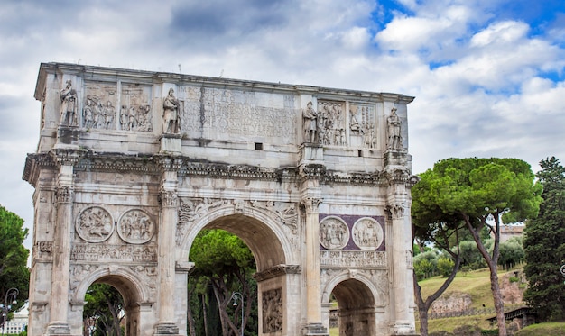 ローマのコンスタンティヌスの凱旋門