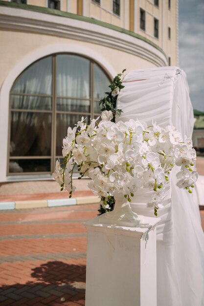 The arch and other decorations for the onsite wedding ceremony 4331