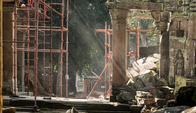 タ ・ プローム寺院アンコール ワット カンボジアの遺跡と修復