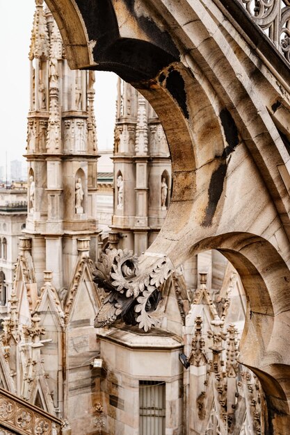 Foto soletta ad arco del tetto del duomo italia milano