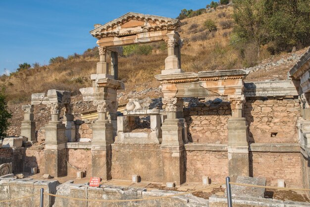 Archeologie gebouwen en buitenruimte voor architectuur geschiedenis abstracte en oude bestemming voor toerisme Ruïnes oude buitenruimte en cultuur verkenning of sightseeing reizen en structuur in Turkije