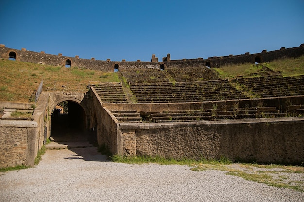 Archeologisch park van pompeii oude stad de ruïnes van een romeins amfitheater voor 20000 mensen waar gladiatorengevechten plaatsvonden