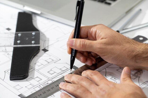 Foto architetto ingegnere progettista lavorando sul progetto concetto di pianificazione concetto di costruzione focus selettivo