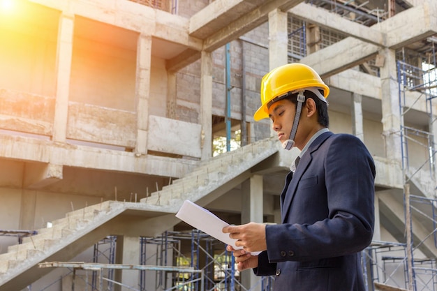 Photo architect working at construction site