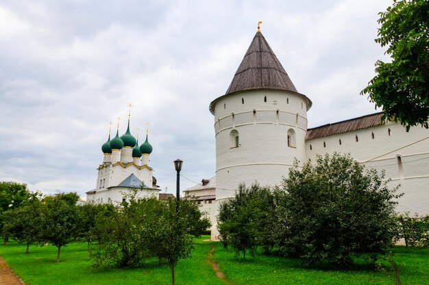 Architectonisch ensemble van het Rostov Kremlin in Rostov Veliky, Rusland Gouden ring van Rusland