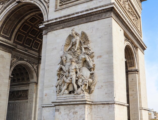 Architectonische details van arch of triumph of arc de triomphe champselysees in parijs frankrijk