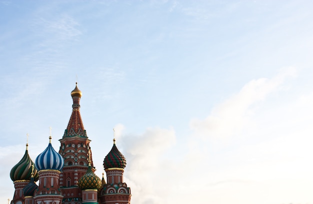 Architectonische details van de Sint-Basiliuskerk in Moskou - kopieer de ruimte