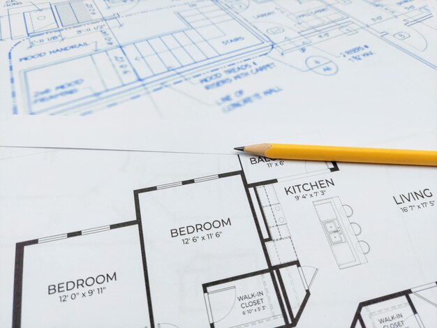사진 프로젝트 도면을 위한 건축 청사진 및 연필