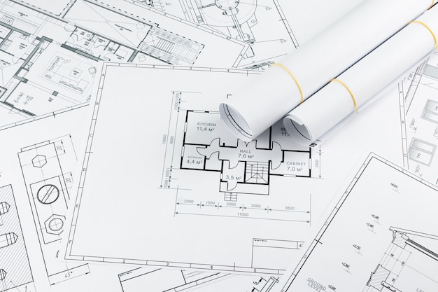 写真 建築工事図面は、紙の上のロール、建設プロジェクトにねじれました。