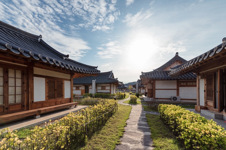 Photo 韓国江原道北村韓屋村の晴れた日の青空の建築伝統的な東洋の木造住宅