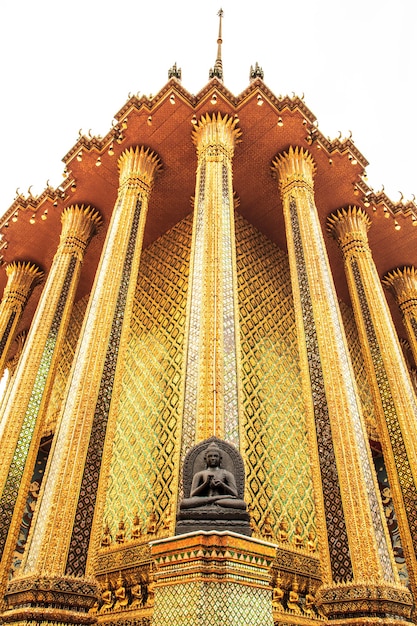 Architectuur boeddhistische kunstwerk spectaculaire tempel in thailand.