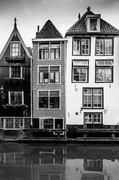 Architectuur en kanaalzicht in Alkmaar, Nederland