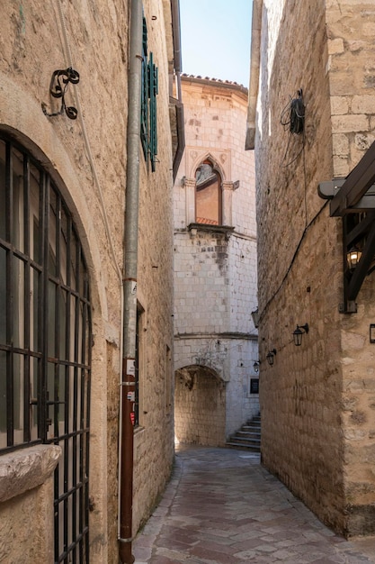 Architectuur in de oude stad van Kotor in Montenegro