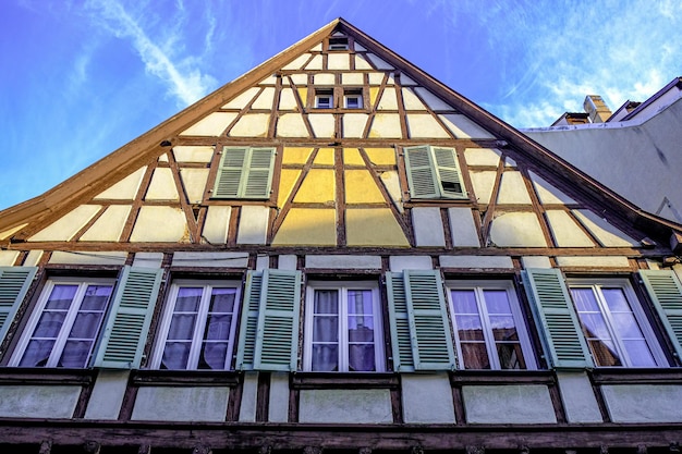 Foto architectuur timberframe huis in colmar frankrijk